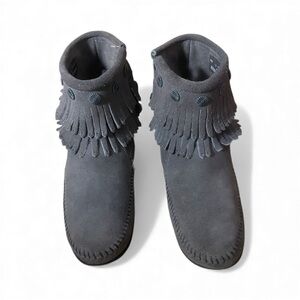 Minnetonka Side Zip Double Fringe Shoe Moccasin Boots Size 7.5 In Grey Suede.